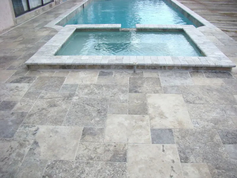 silver-travertine-pool-coping_0.jpg
