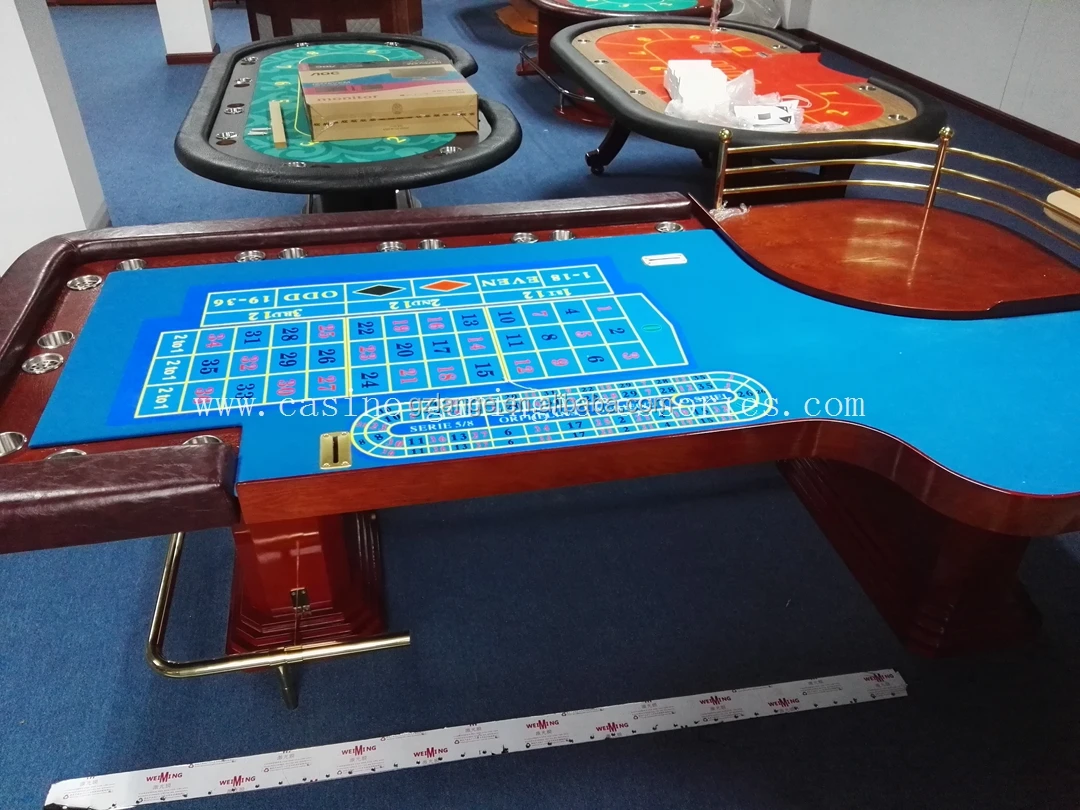 110 Inch Standard Size Roulette Table Gaming Table With Roulette Wheels