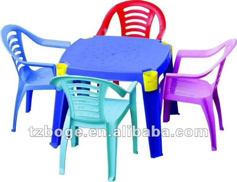 plastic-table-and-chairs