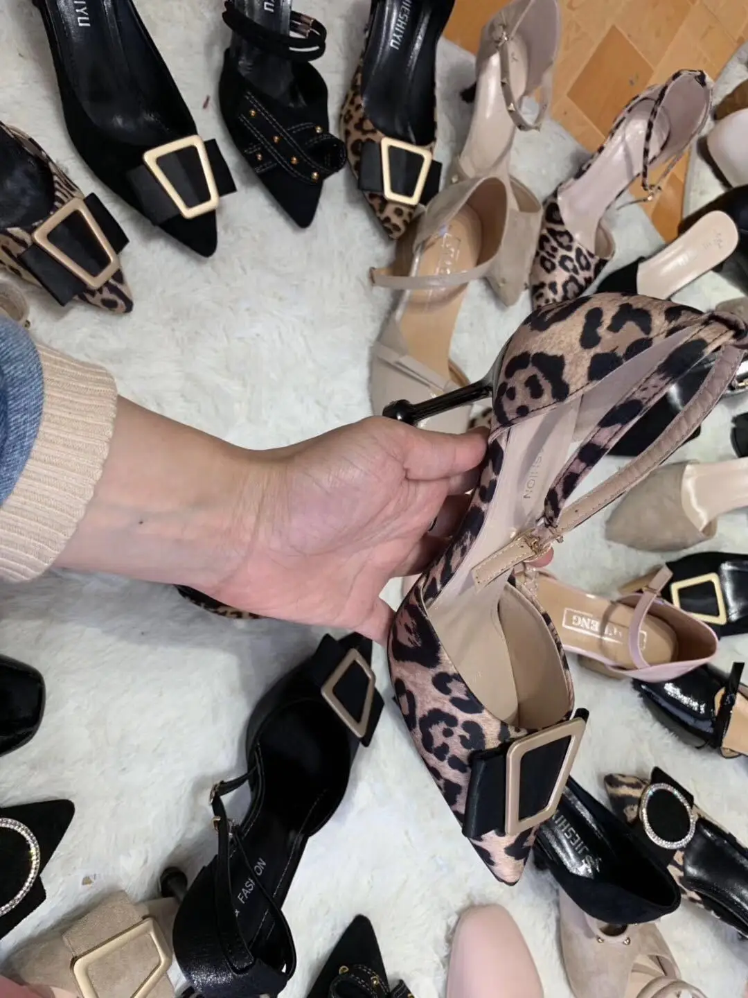 Direct Factory Sale Liquidation Bulk Wholesale Latest Shoes Women Heel