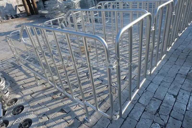 pig cage 03.jpg