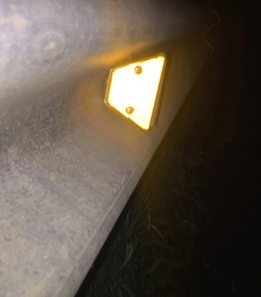 Yellow and white reflective road trapezoidal contours guardrail Delineator for traffic safety