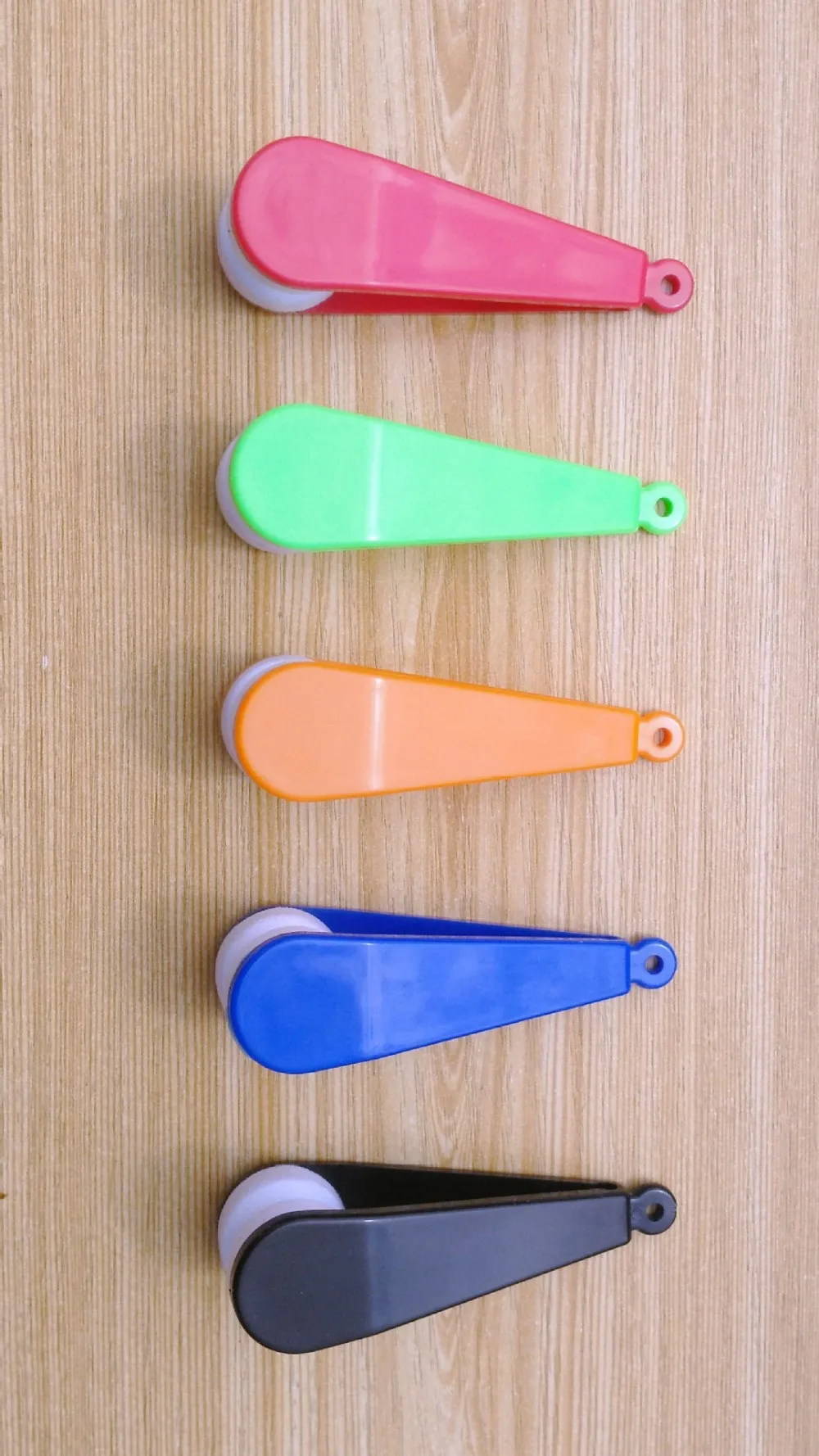 Custom Logo Plastic Mini Portable Microfiber Eyeglass Cleaner Keychain