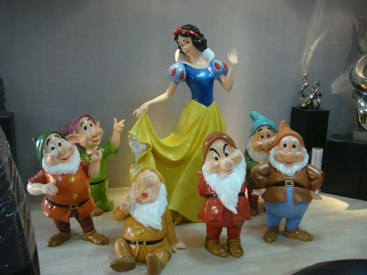 snow white and seven dwarfs statues