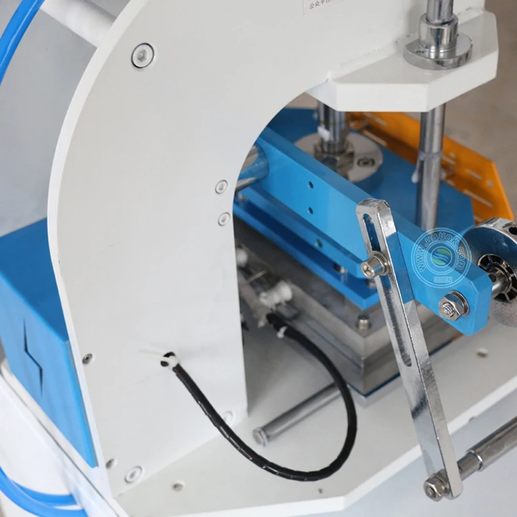 Pneumatic Semi Automatic Roll Paper Non Woven Hot Foil Stamping Machine