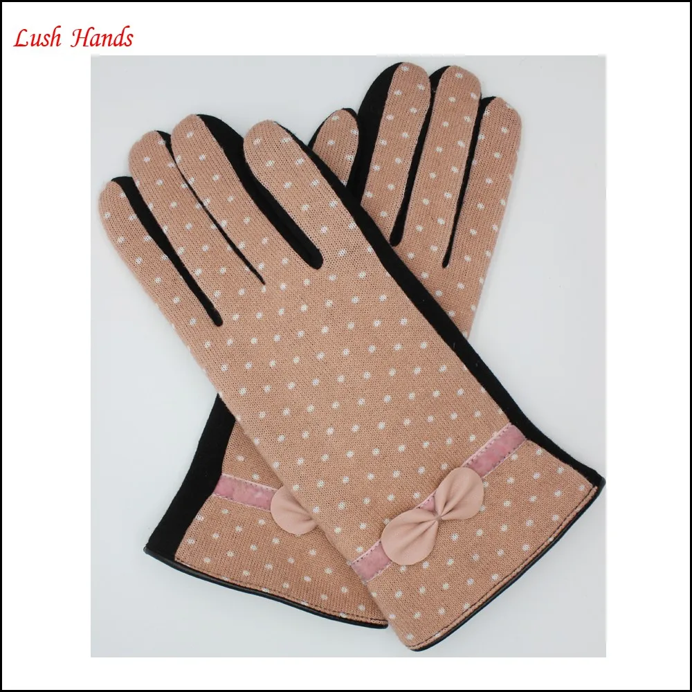 Girls and women's gloves Beige white fabric and black velvet with pink leather bow