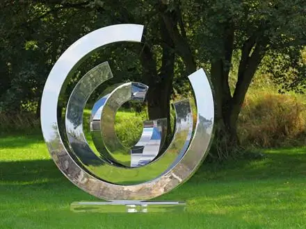 garden sculpture.jpg