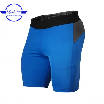 pantaloncini stretti