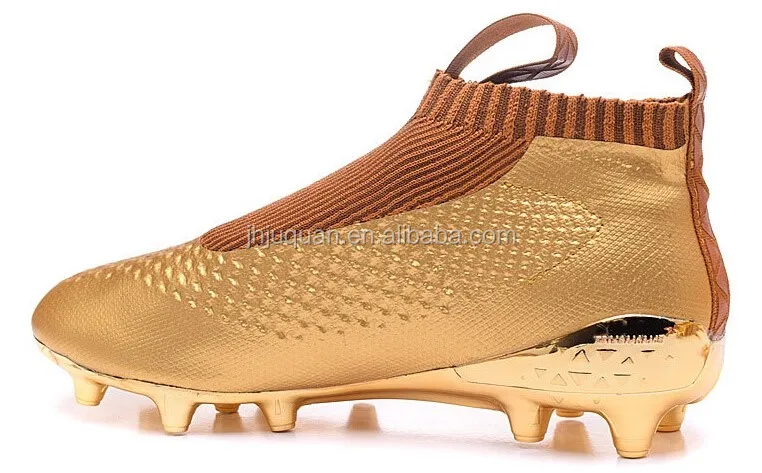 botas de futbol color oro