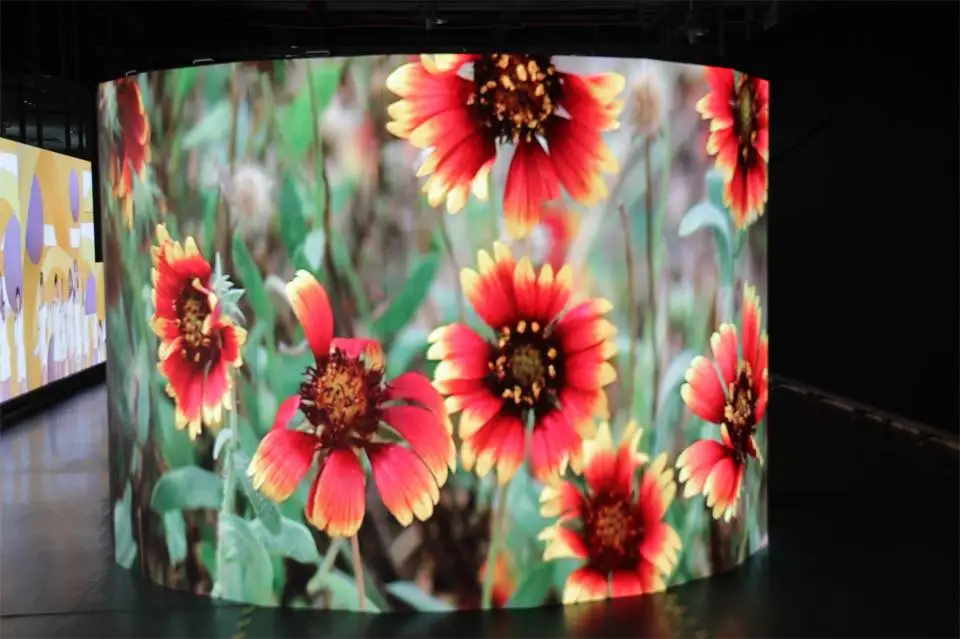 customized P4 indoor Curve Led Display Screen