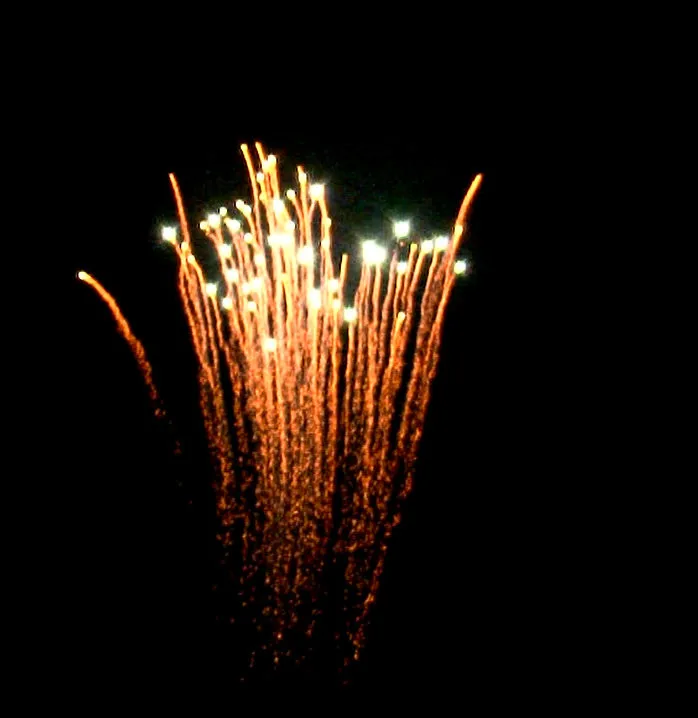 Cheap Price Pyro Wholesale 1.5 '' 8 Shots Magic Shots Fireworks Roman