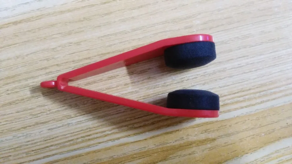 Custom Logo Plastic Mini Portable Microfiber Eyeglass Cleaner Keychain