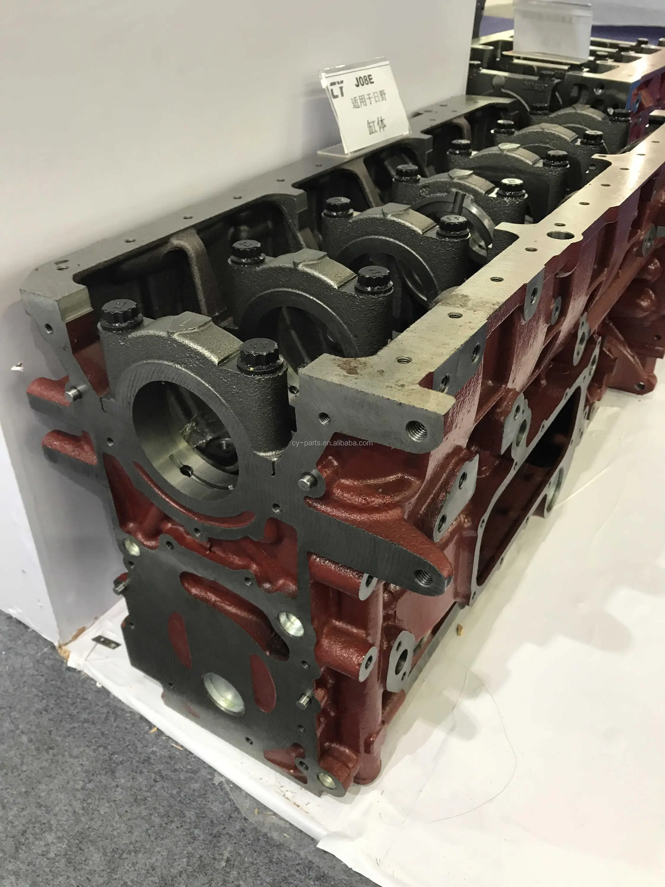 J08E CYLINDER BLOCK 3