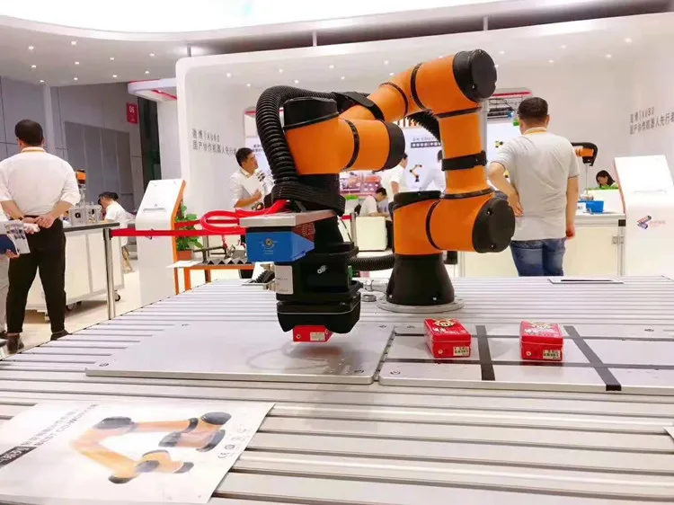 Συνεργάσιμο 6 ρομπότ και ρομπότ συγκόλλησης Κίνα 7 χαμηλότερου κόστους Aubo i5 βραχιόνων ρομπότ άξονα βιομηχανικό βιομηχανικό