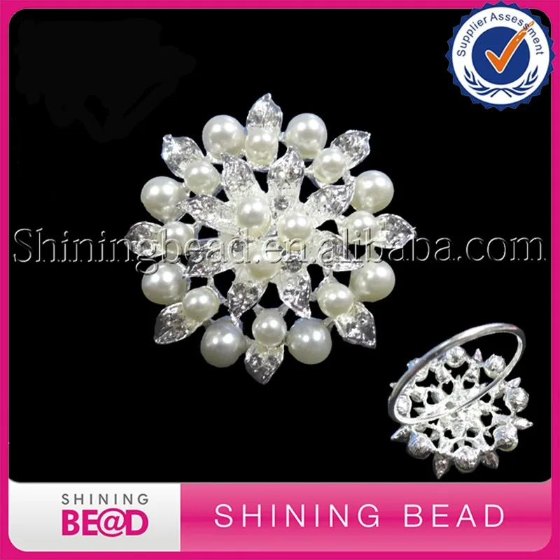 Fashion-flower-off-white-pearl-ring-holder.jpg
