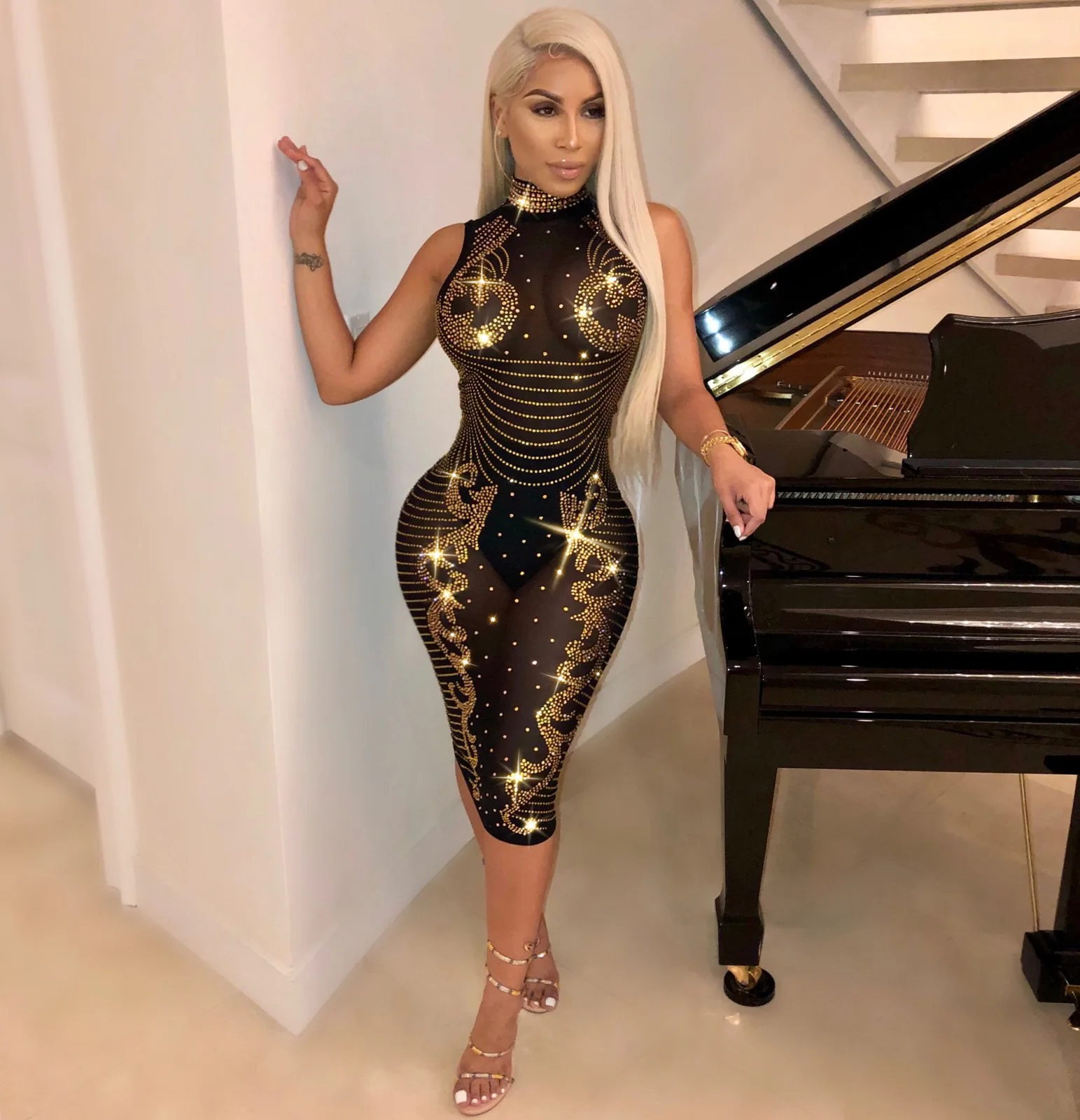 Sexy Sleeveless Reflective Sequin photo