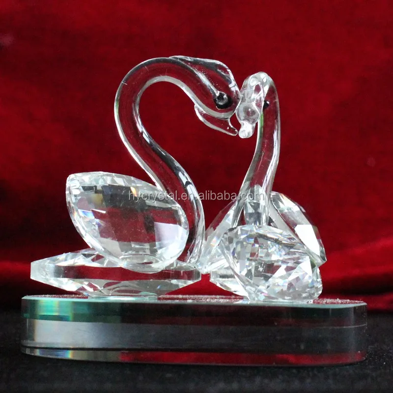 Подарок на хрустальную свадьбу. Фигурки лебеди из стекла. Раскрывающиеся лепестки плаг. Статуэтка лебеди crystocraft. Хрустальная невеста.
