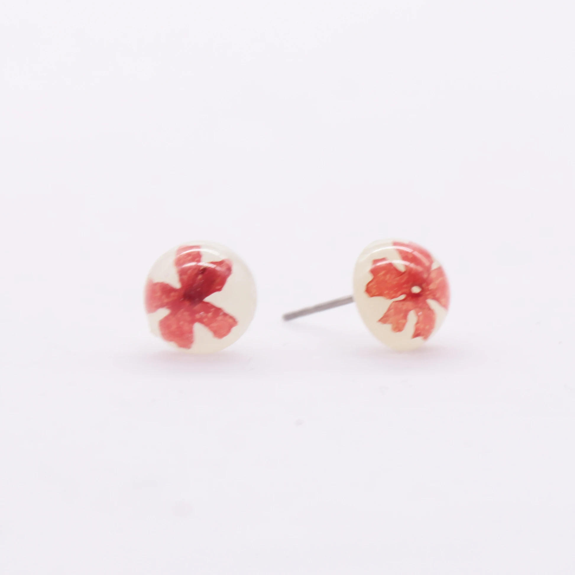 Korea Design 10ミリメートルcheap Resin Flowerピアスearring赤色発光美しいear Studs Womens Earrings Buy クールスタッドピアス ファンシースタッドのイヤリング スタッドピアス Product On Alibaba Com