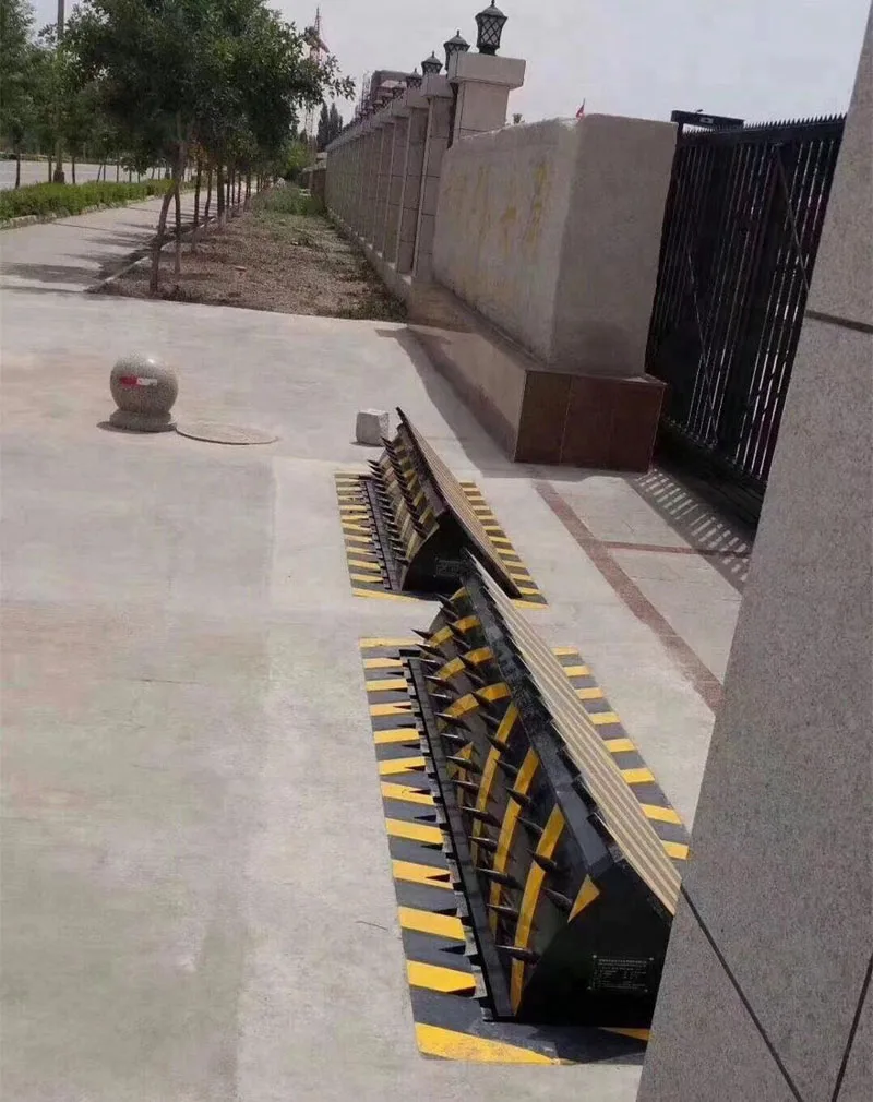 шипы на дороге