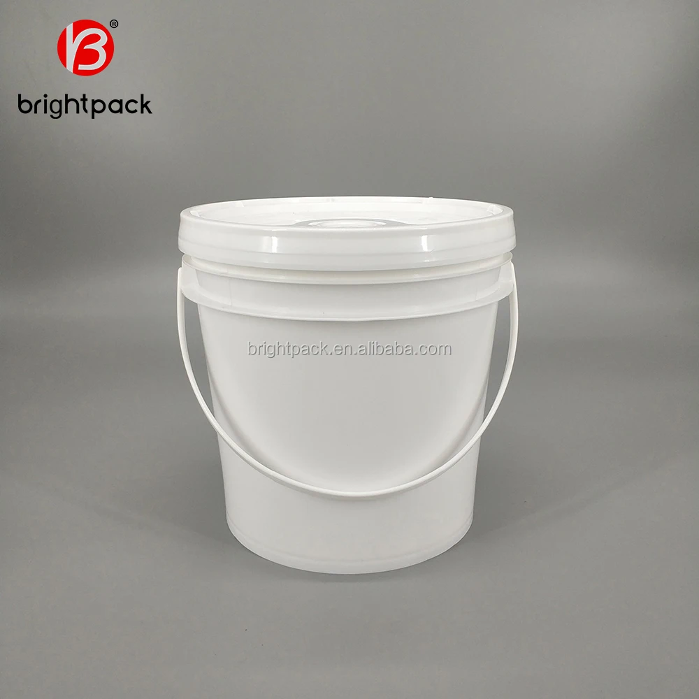 round plastic buckets