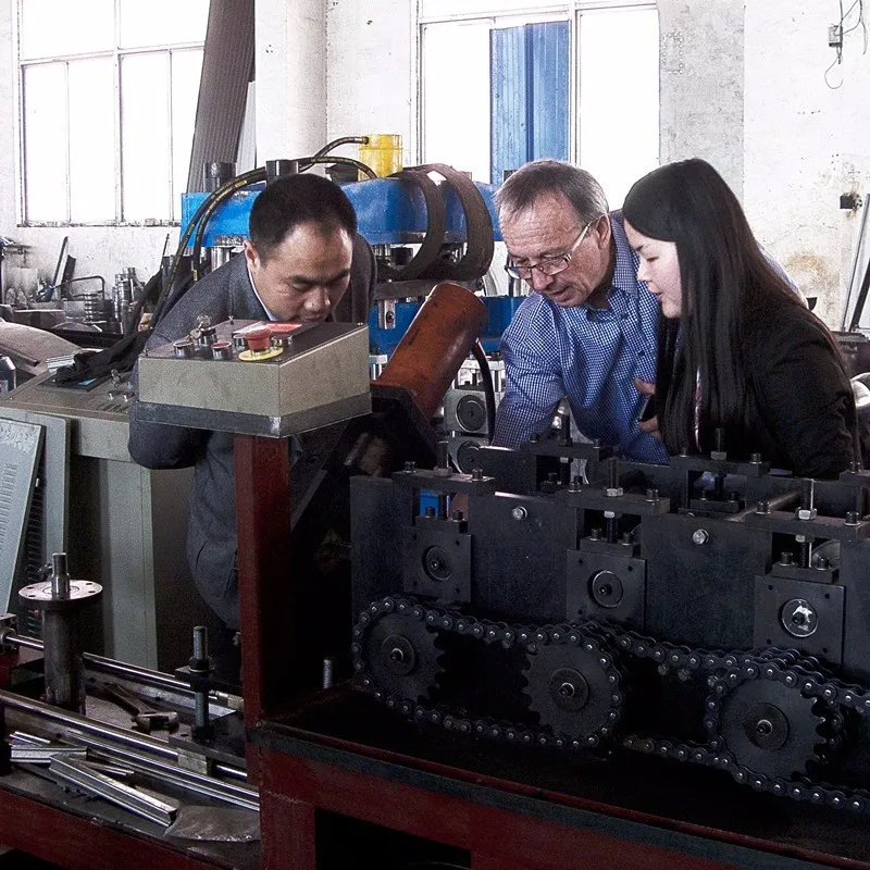 Профилегибочная машина для производства нижнего рулона двери из листовой стали холодной стали