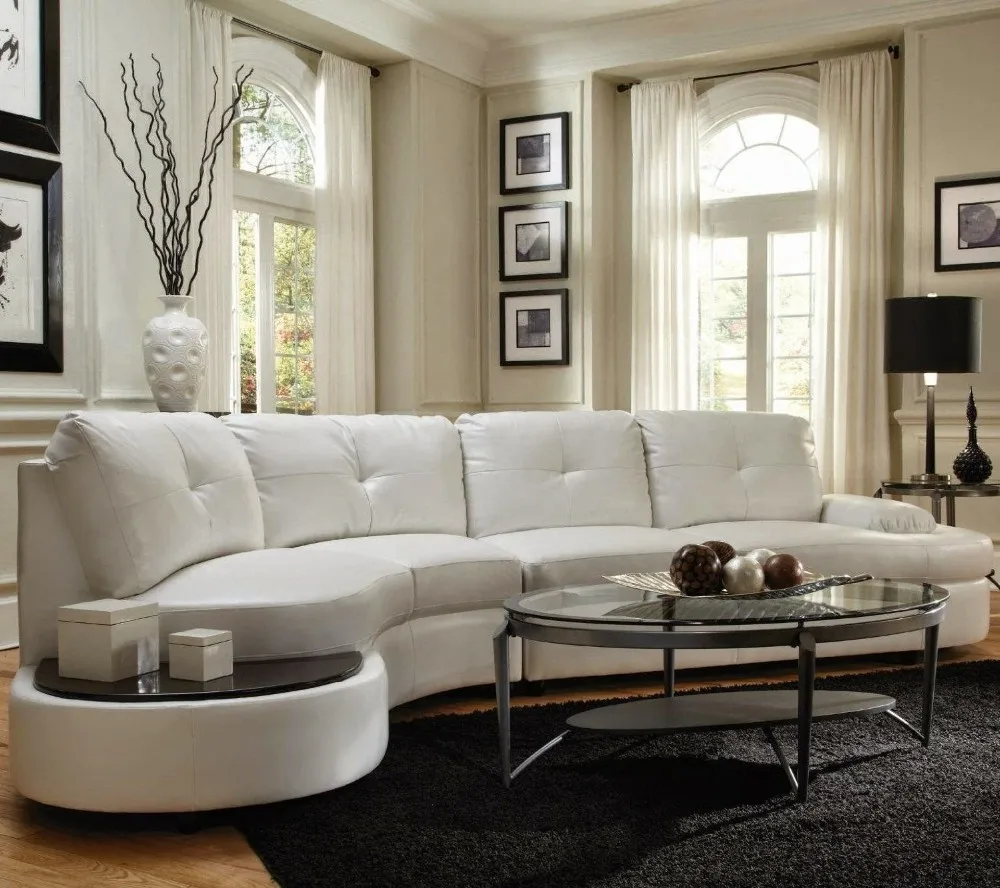 белый кожаный диван в интерьере