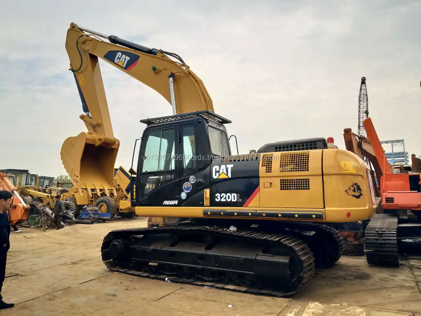 CAT 320DL (3).jpg