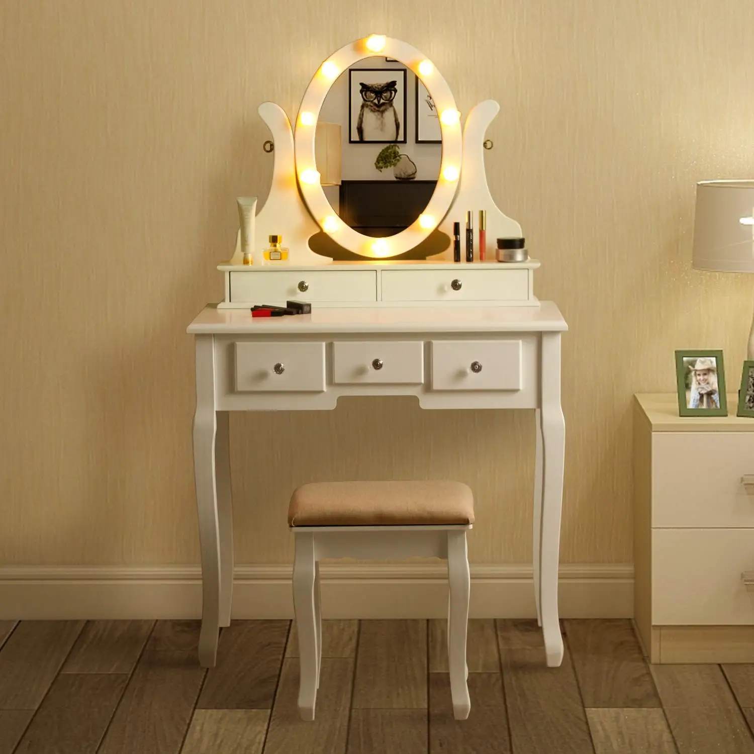 Столик зеркало с лампочками