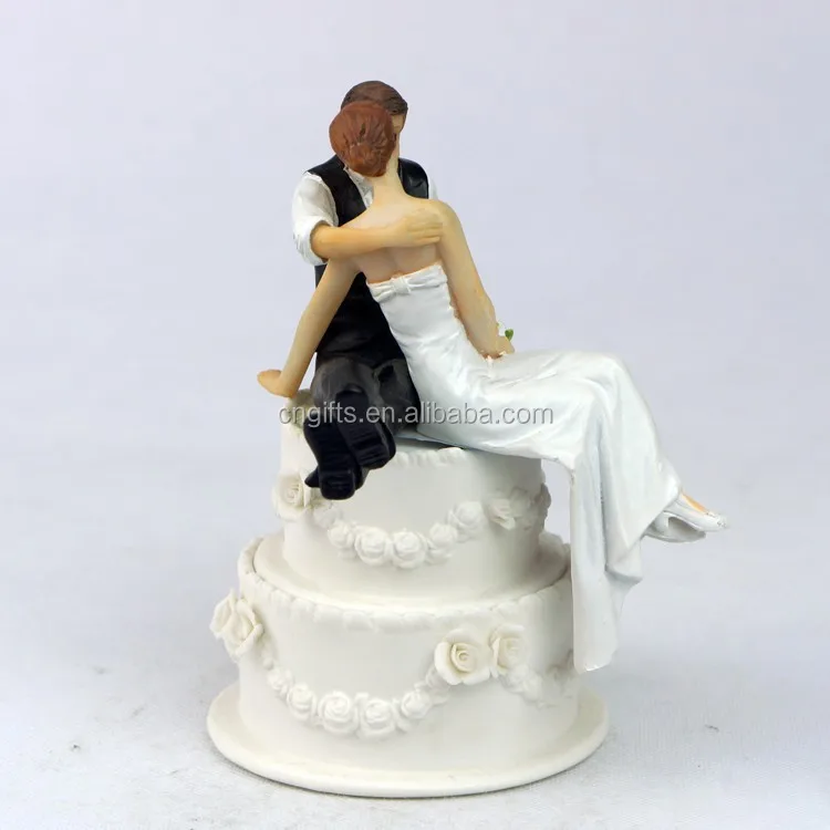 En Gros Drole Decoration De Gateau De Mariage Marie Capture La Fuite Mariee Figurine Resine Gateau De Mariage Chinois Buy Decoration De Gateau De Mariage Topper De Gateau De Mariage Chinois Topper De Gateau