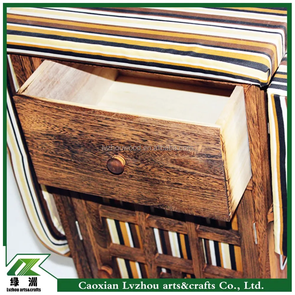 Madera maciza tabla Tabla de planchar con cestas de mimbre/cajón tabla