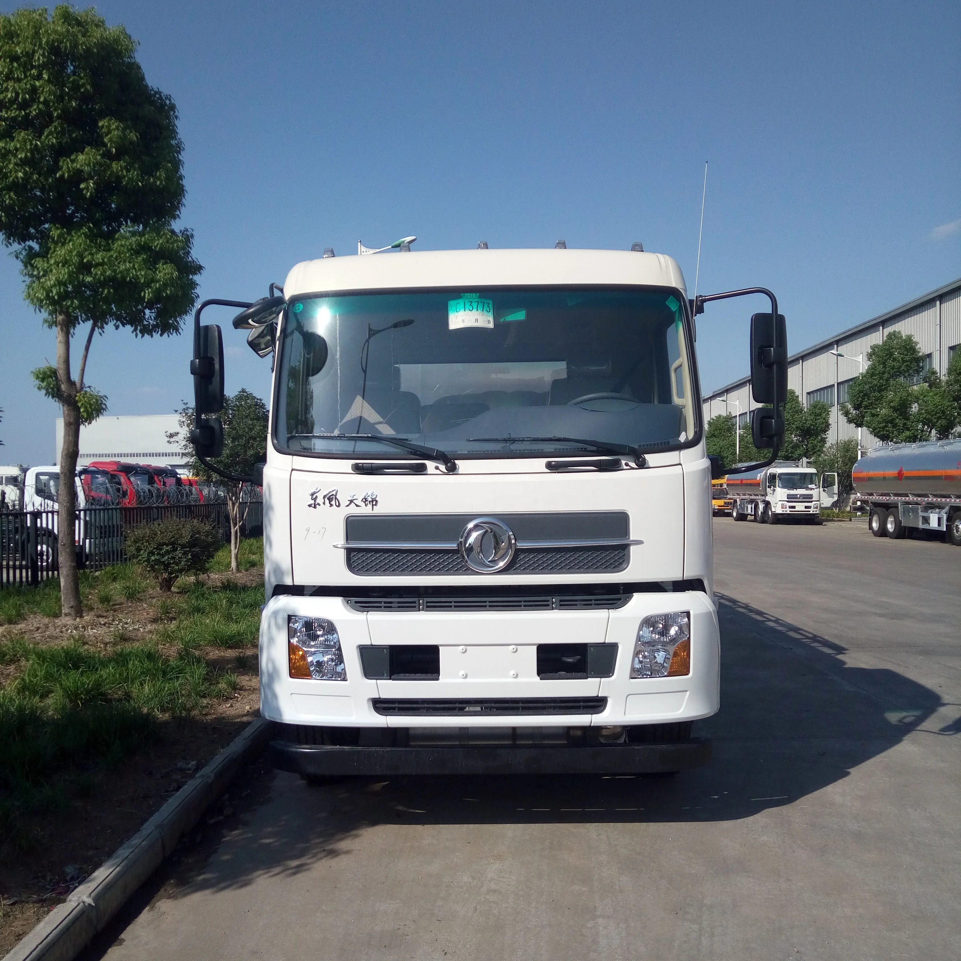 
China capacity 5000 liters fuel tanker truck used fuel tanker truck used oil tanker truck 