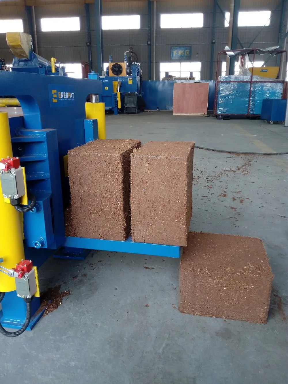 Hot sales!! Professional Famous Brand cocopeat briquette machine 008613524083356