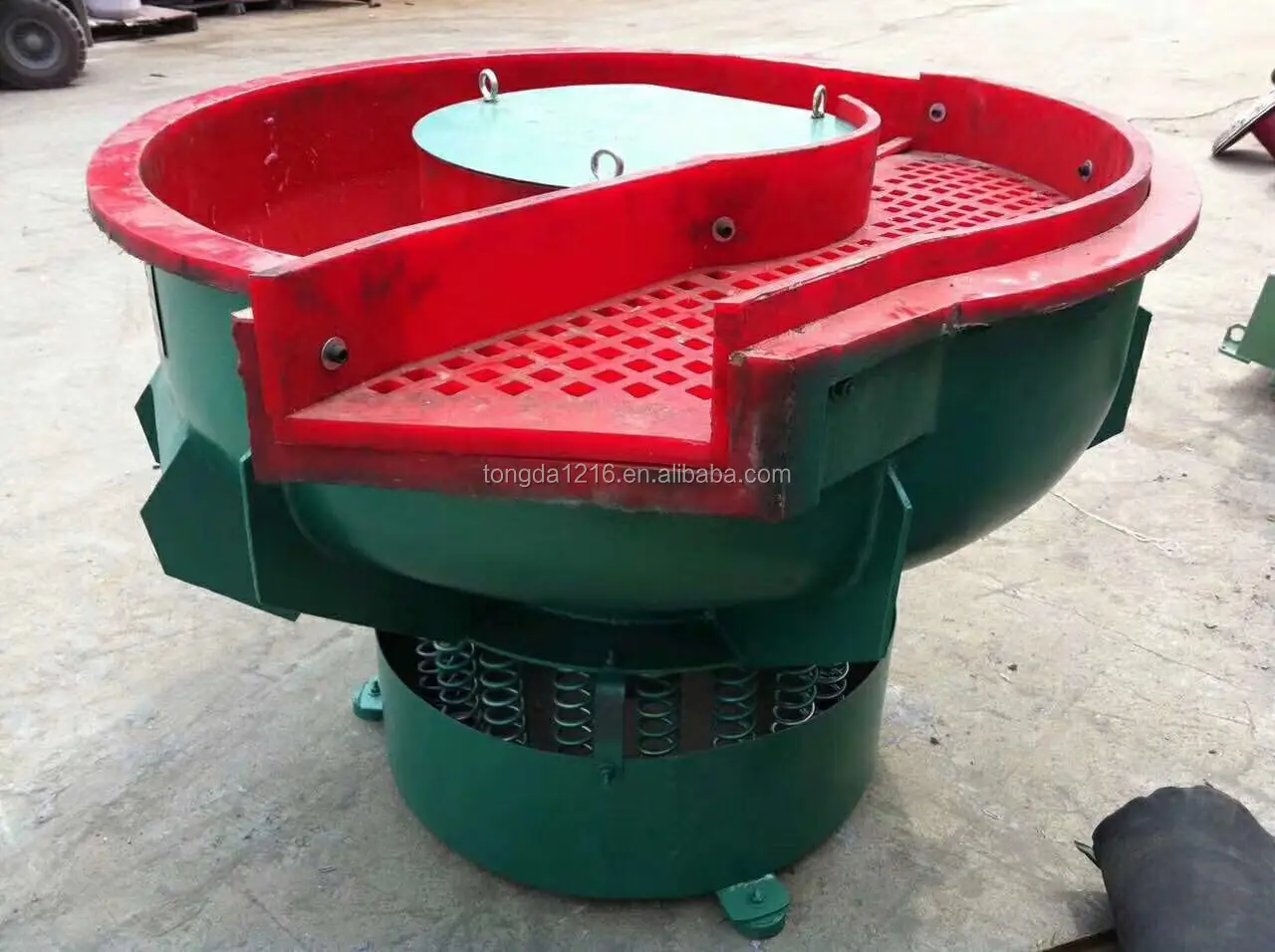 Vibratory Finishing Machine - Efficient Metal Polishing