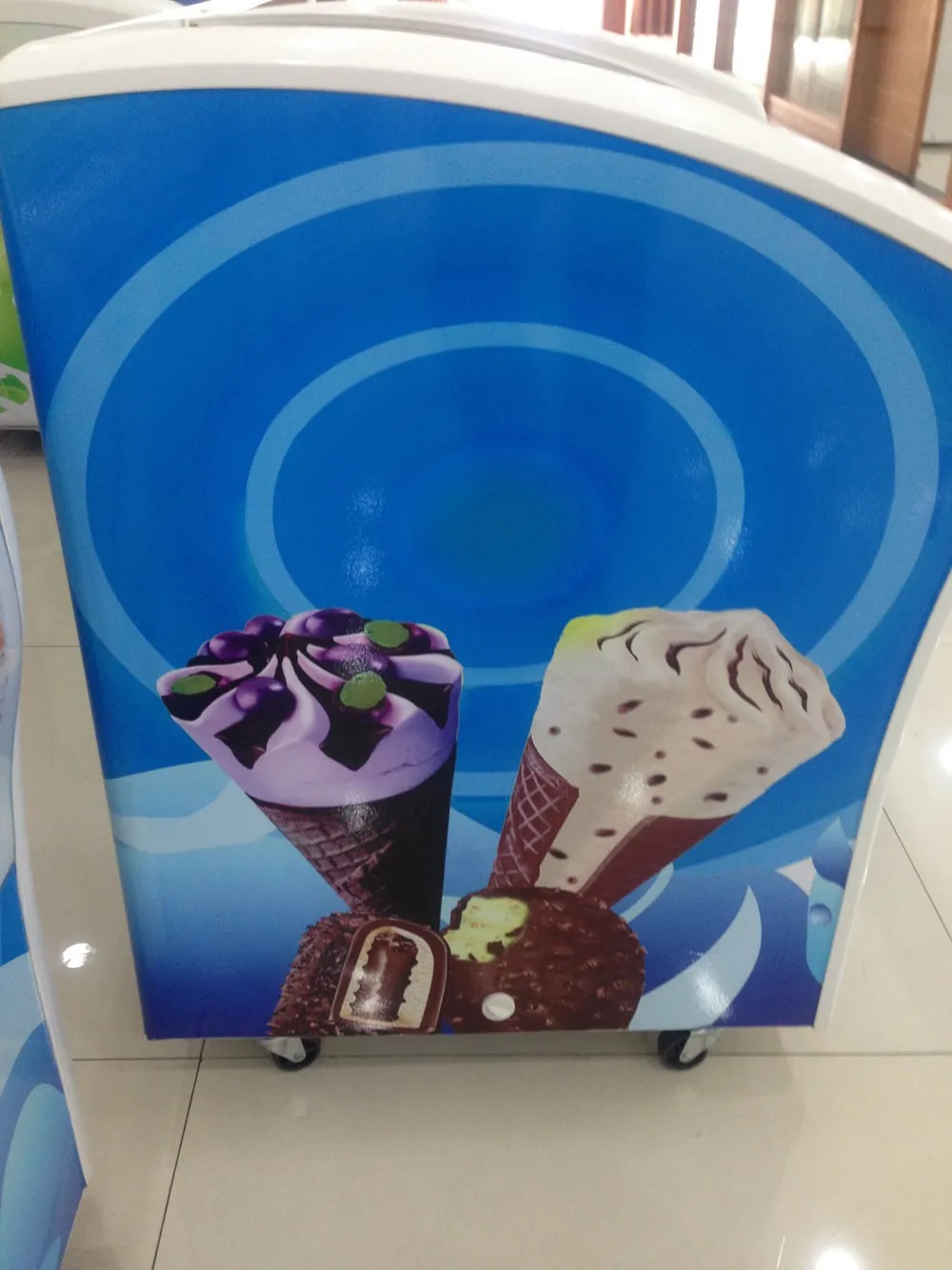 Curved Sliding Glass Lid Deep Freezer With Wheels Portable Ice Cream