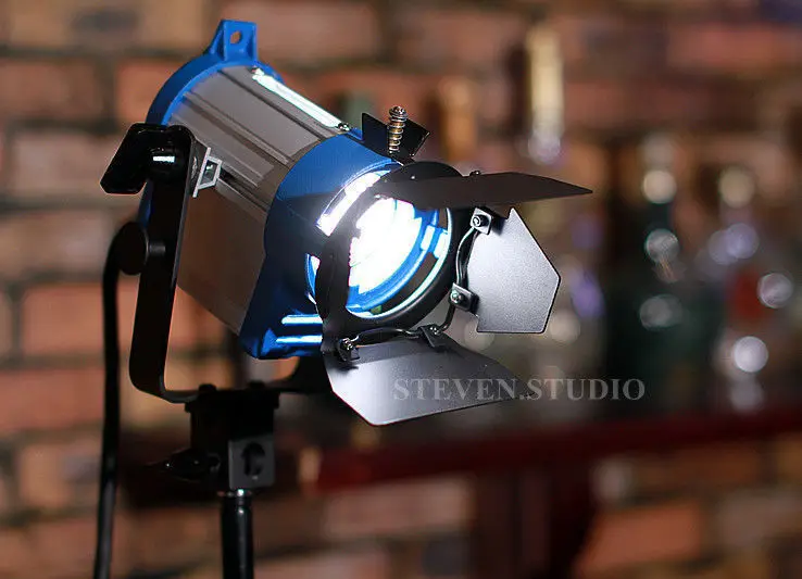 PRO 150W studio lighting Fresnel Tungsten Light Spotlight 150 watts +free 2 bulb