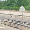 Hot sale new design driveway barrier road safety highways road guardrail hot dip galvanized metal guardrail