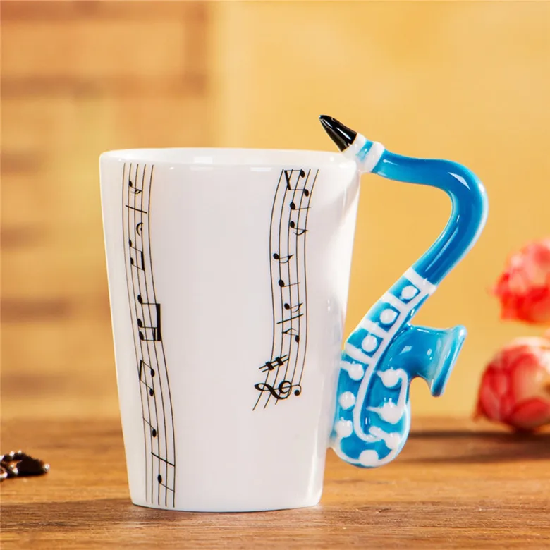 personalidade com note de música, caneca de