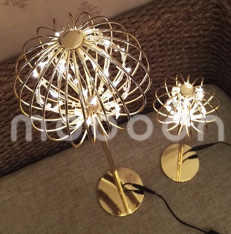 Modern Counter Advertising Display 24K Gold Metal ball Exhibition LED table lamp for shop prop