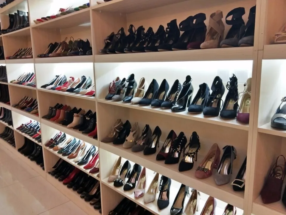 Мир обуви ульяновск. Оборудование для обувного магазина в Ульяновске. Престиж одежда,обувь в Ульяновске. Магазин модный базар в Липецке каталог товаров.