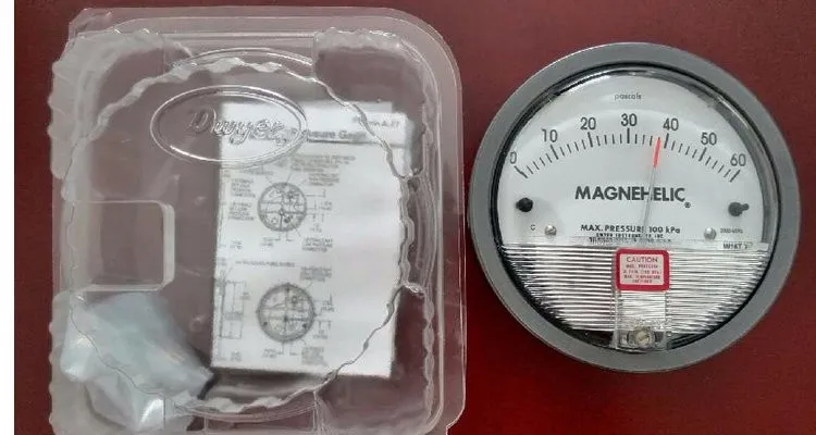 Micro air differential pressure gauge manometer