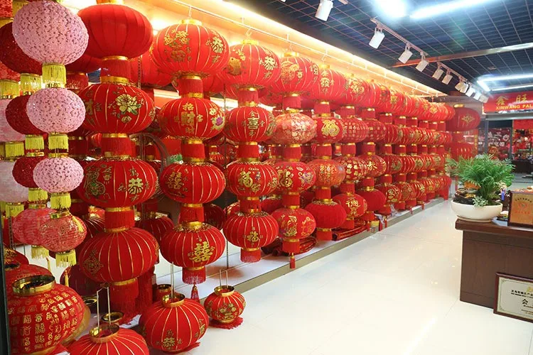 Chinese Tradition Red Silk Lantern - Buy Chinese Red 