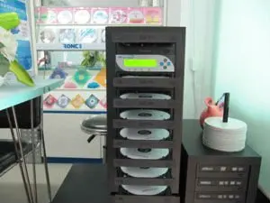 putting 7 pcs blank dvd+r.jpg