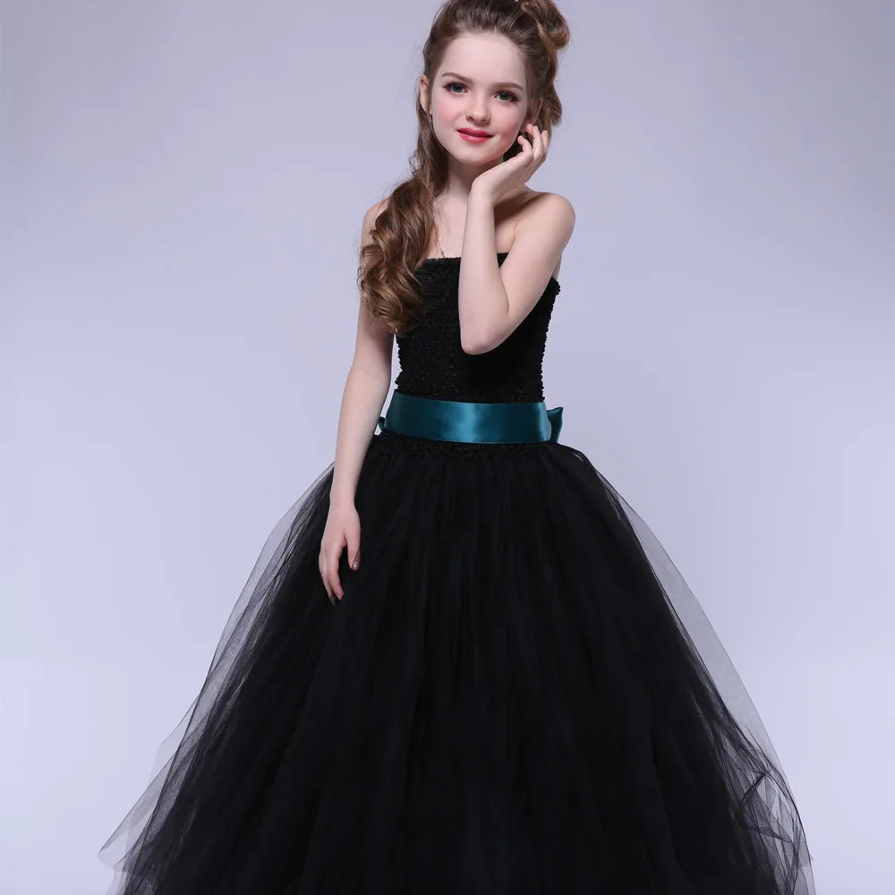 vestido preto para crianças