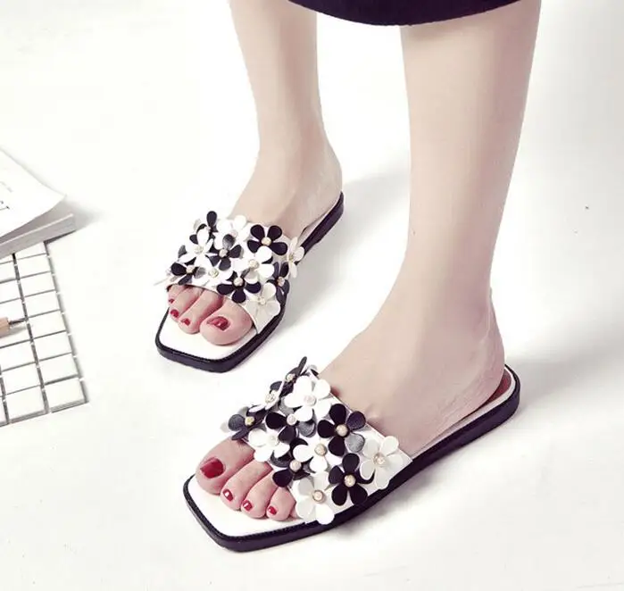 Jelly Sandals Are Having a Moment & I Couldnât Be More Here for It | StyleCaster