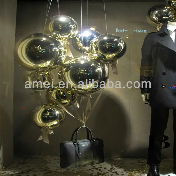 window-displays_burberry_2012_christmas-ball-balloons_.jpg