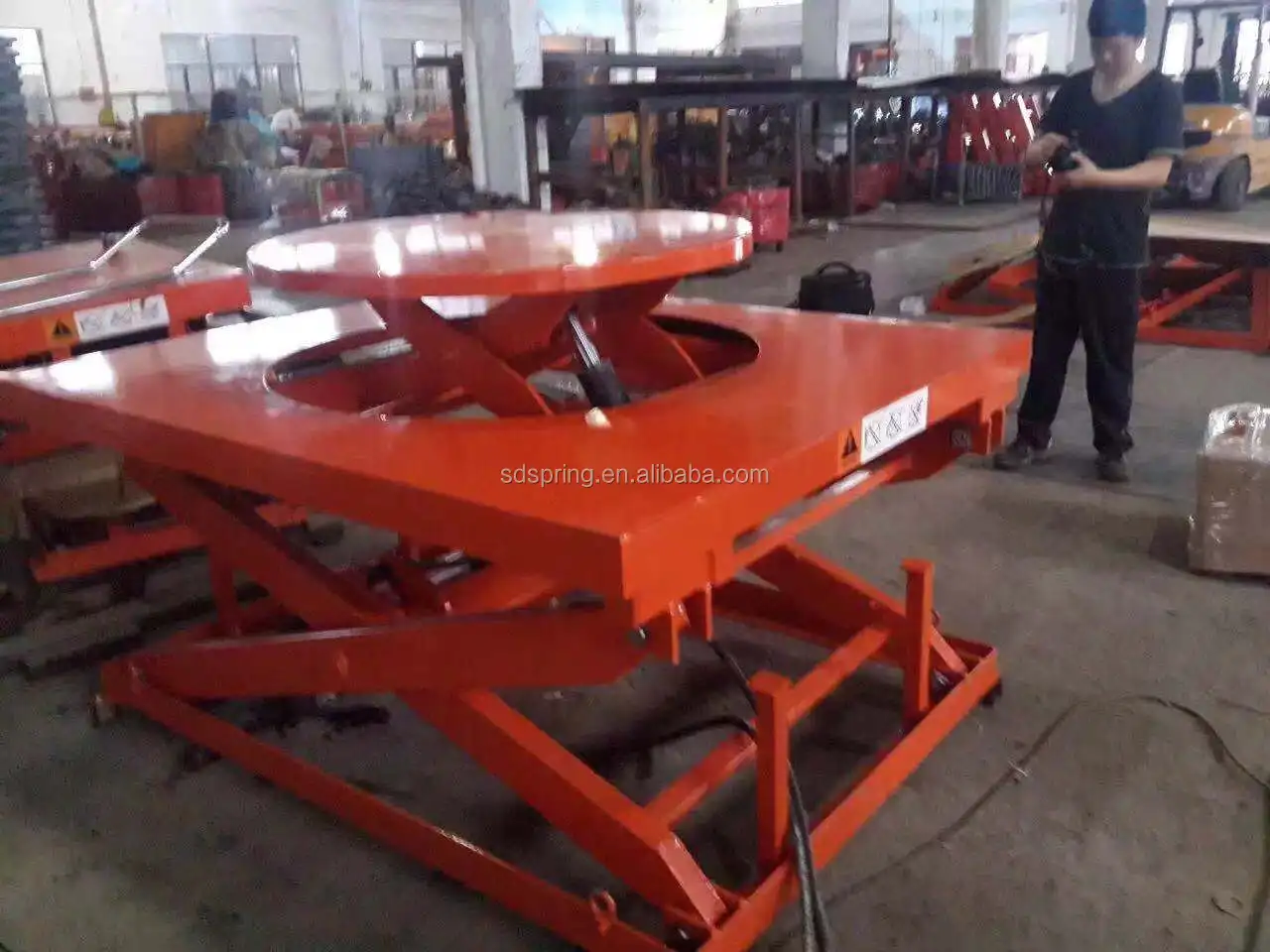 Special Electric Scissor Lift Table With Rollers Conveying Goods Hydraulic Lift Table Desigined