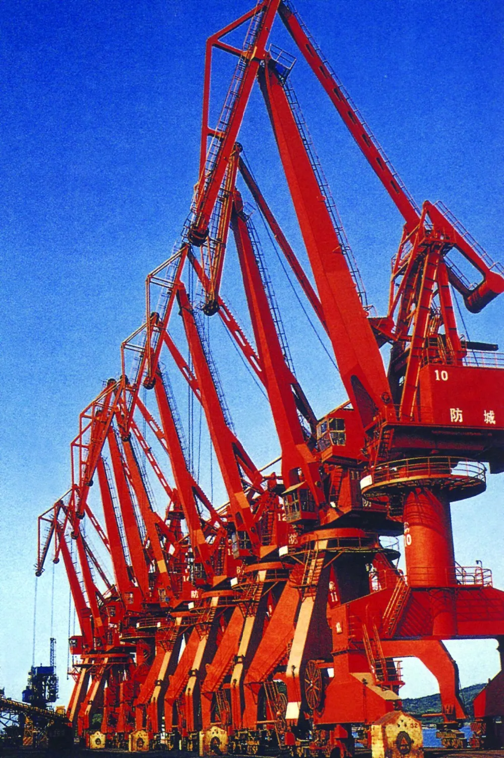 Marine Jib  Crane For Port, Pedestal Crane With Derricking Jibs.JPG