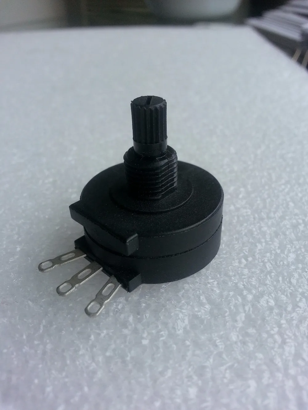 Carbon Fiber Shaft Potentiometer Rotary Type 20mm Plastic Shaft Metal