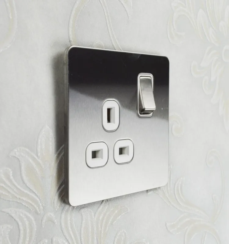 Cheap Flat Plate Screwless Brushed Chrome Sockets Brushed Steel Sockets