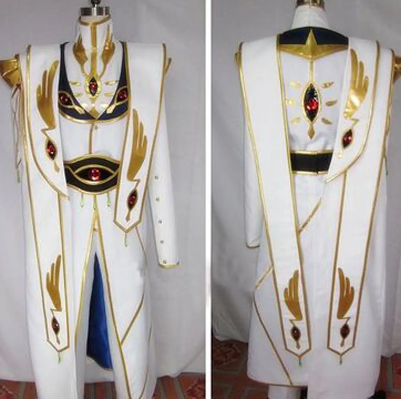 Featured image of post Emperor Lelouch Cosplay Lelouch vi britannia whose alias is lelouch lamperouge is the title character and leading antihero of the sunrise anime series code geass